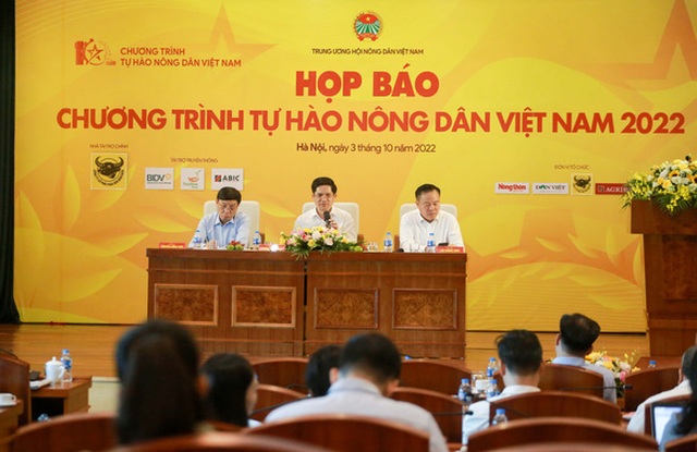 Ban tổ chức thông tin về chương trình Tự hào nông dân Việt Nam năm 2022 - Ảnh: C.TUỆ