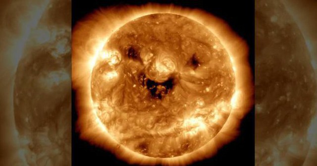 Khuôn mặt cười ma quái chuẩn bị phun lửa vào Trái Đất - Ảnh: SDO/NASA