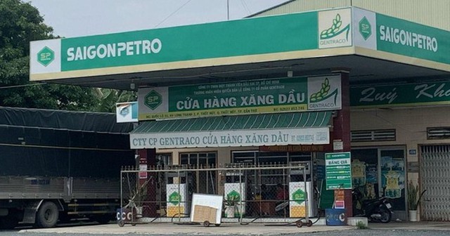Một cửa hàng xăng dầu tại quận Thốt Nốt, TP Cần Thơ treo biển "hết xăng"