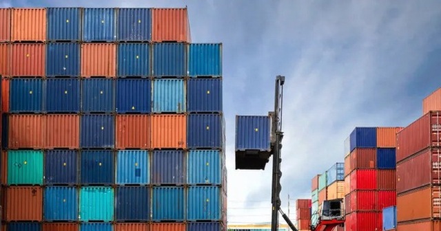 Nhu cầu tiêu dùng giảm đáng kể dẫn đến nhu cầu vận tải giảm theo và nhu cầu về container trên toàn cầu cũng giảm tương ứng - Ảnh: GETTY