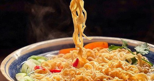 Nhiều người vô tư ăn mỳ tôm mà không biết có thể mắc 