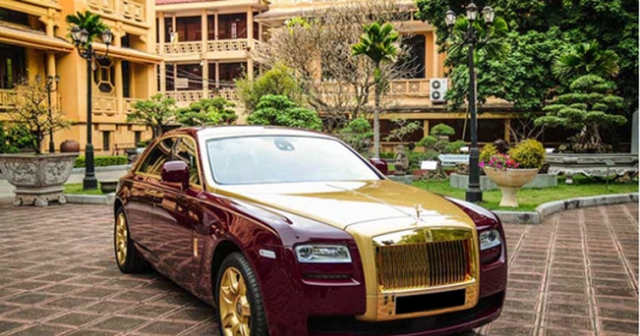 Chiếc siêu xe Rolls-Royce Ghost mạ vàng. Ảnh: Minh Pháp.