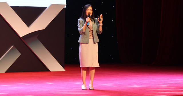 Chuyên gia Design Thinking Nguyễn Quỳnh Trang trình bày tại Đại hội Sales và Marketing toàn quốc 2022 tuần trước.