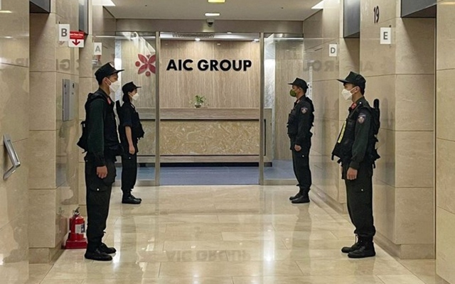 Lực lượng CSCĐ làm nhiệm bảo vệ trong quá trình khám xét tại trụ sở Công ty AIC.
