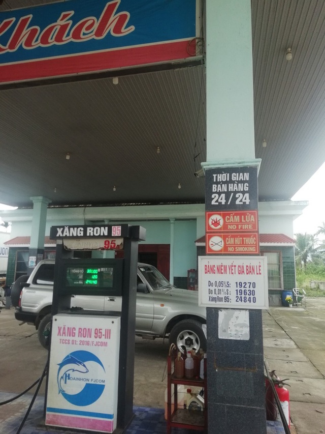 CLIP: Một cửa hàng xăng dầu ở Bình Định bị “tố” không bán xăng, đuổi khách đi - Ảnh 3.