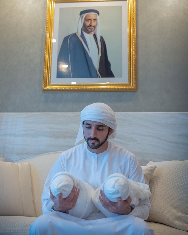 HOT: Lộ diện hai con sinh đôi của Thái tử đẹp nhất Dubai và người vợ bí ẩn xinh như nữ thần đang gây bão MXH  - Ảnh 2.