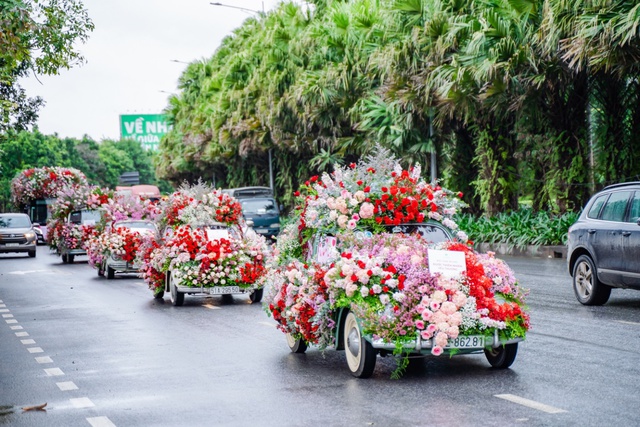 Valentine 2022: Màn tỏ tình ấn tượng nhất thế giới vừa diễn ra ở Hà Nội với 99.999 bông hồng - Ảnh 2.