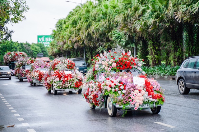 Valentine 2022: Màn tỏ tình ấn tượng nhất thế giới vừa diễn ra ở Hà Nội với 99.999 bông hồng - Ảnh 2. Valentine 2022: Màn tỏ tình ấn tượng nhất thế giới vừa diễn ra ở Hà Nội với 99.999 bông hồng - Ảnh 2.