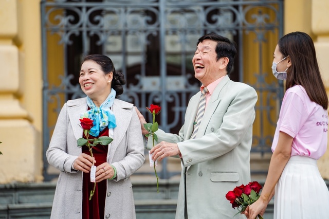 Valentine 2022: Màn tỏ tình ấn tượng nhất thế giới vừa diễn ra ở Hà Nội với 99.999 bông hồng - Ảnh 12.