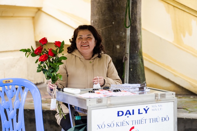 Valentine 2022: Màn tỏ tình ấn tượng nhất thế giới vừa diễn ra ở Hà Nội với 99.999 bông hồng - Ảnh 15. Valentine 2022: Màn tỏ tình ấn tượng nhất thế giới vừa diễn ra ở Hà Nội với 99.999 bông hồng - Ảnh 15.
