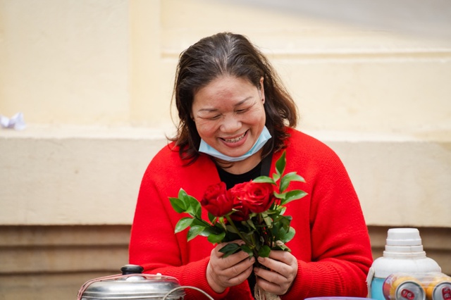 Valentine 2022: Màn tỏ tình ấn tượng nhất thế giới vừa diễn ra ở Hà Nội với 99.999 bông hồng - Ảnh 9.