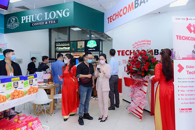 Không hẹn mà gặp, 2 tỷ phú của Việt Nam đều đang theo đuổi chung một chiến lược với thị trường bán lẻ - Ảnh 2.