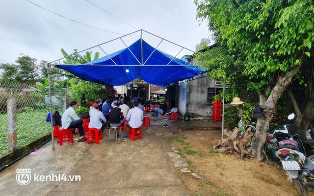 Những hình ảnh xót xa trong đám tang nam sinh Bình Định mất tích khi nhập học: Nghĩa ơi, sao con bỏ cha bỏ mẹ mà đi thế này con ơi... - Ảnh 10.