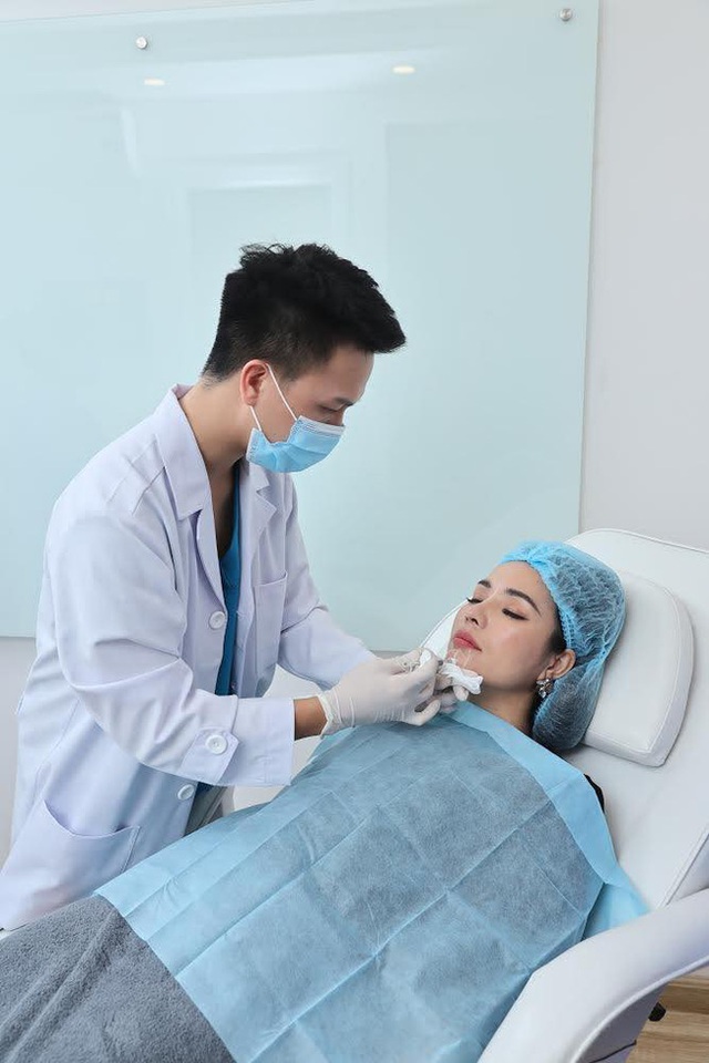 Bác sĩ điển trai tiết lộ những sự thật về nghề bác sĩ thẩm mỹ, kể về ca thẩm mỹ đỉnh cao từng can thiệp và trải lòng về một năm COVID-19 nhiều khó khăn trong nghề - Ảnh 10. Bác sĩ điển trai tiết lộ những sự thật về nghề bác sĩ thẩm mỹ, kể về ca thẩm mỹ đỉnh cao từng can thiệp và trải lòng về một năm COVID-19 nhiều khó khăn trong nghề - Ảnh 10.