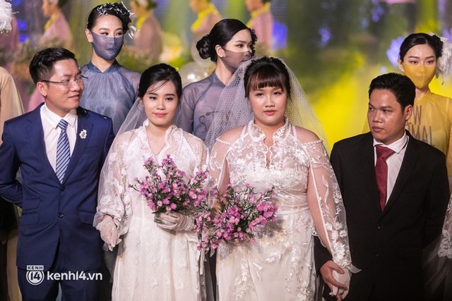 Ảnh, clip: Hoãn kết hôn để chống dịch, 20 cặp y - bác sĩ hạnh phúc khi được tổ chức lễ cưới tập thể ở TP.HCM - Ảnh 13.