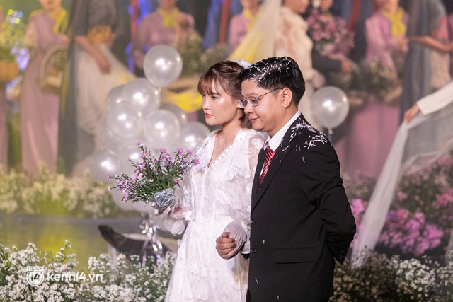 Ảnh, clip: Hoãn kết hôn để chống dịch, 20 cặp y - bác sĩ hạnh phúc khi được tổ chức lễ cưới tập thể ở TP.HCM - Ảnh 14.