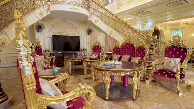 Bạch dinh của đại gia Thanh Hóa: Đầu tư hơn 100 tỷ đồng, toàn bộ nội thất được mạ vàng, nóc nhà có tượng Nữ thần tự do - Ảnh 6.