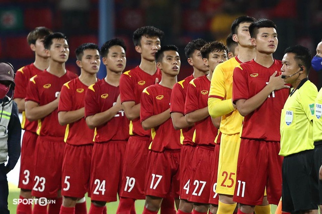  U23 Việt Nam ghi siêu phẩm vào lưới Thái Lan, thủ môn cởi áo ăn mừng với thông điệp ý nghĩa - Ảnh 1.
