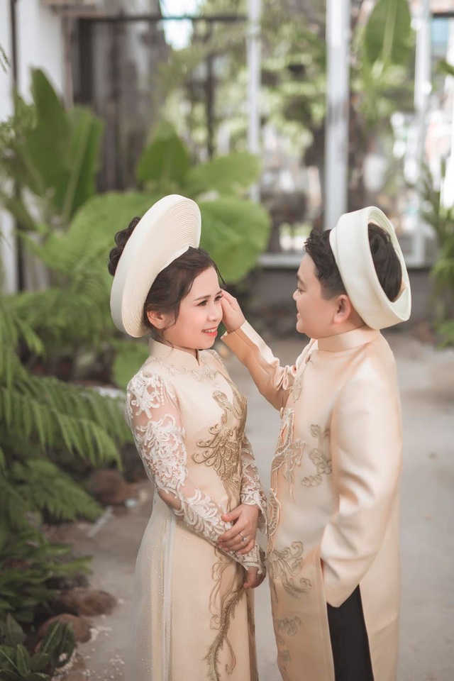 Cặp vợ chồng 1m20 kết hôn ở Đắk Nông: Làm Youtube, sống viên mãn dù không thể sinh con - Ảnh 2.