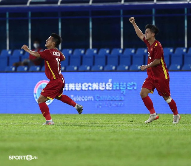  U23 Việt Nam ghi siêu phẩm vào lưới Thái Lan, thủ môn cởi áo ăn mừng với thông điệp ý nghĩa - Ảnh 3.