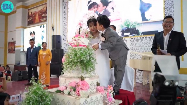 Cặp vợ chồng 1m20 kết hôn ở Đắk Nông: Làm Youtube, sống viên mãn dù không thể sinh con - Ảnh 3.