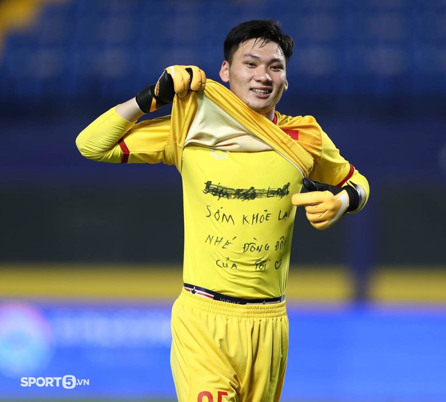  U23 Việt Nam ghi siêu phẩm vào lưới Thái Lan, thủ môn cởi áo ăn mừng với thông điệp ý nghĩa - Ảnh 6.