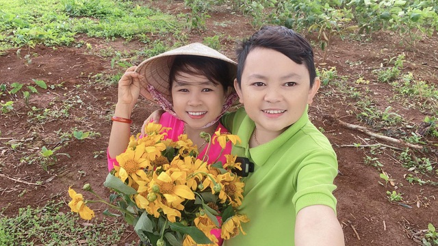 Cặp vợ chồng 1m20 kết hôn ở Đắk Nông: Làm Youtube, sống viên mãn dù không thể sinh con - Ảnh 8.