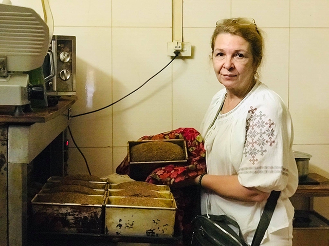 Cảm động chuyện tình của người phụ nữ Ukraine 20 năm rời xứ sang Việt Nam chăm chồng đột quỵ - Ảnh 4.