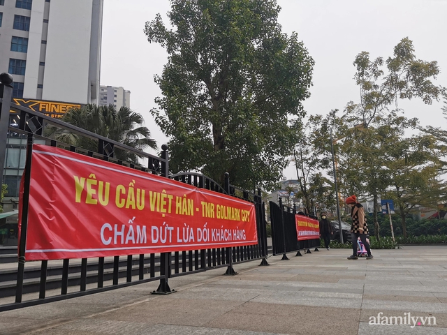 Hà Nội: Chung cư Goldmark City phủ kín băng rôn phản đối chủ đầu tư - Ảnh 2.