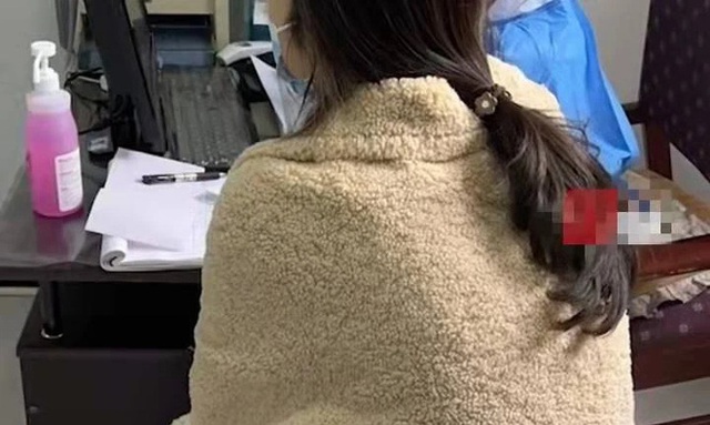  2 vợ chồng trẻ lần đầu nấu nướng, ăn xong đã phải nhập viện cấp cứu vì ngộ độc thực phẩm, bác sĩ cảnh báo 5 loại thực phẩm phải nấu chín mới được ăn - Ảnh 1.