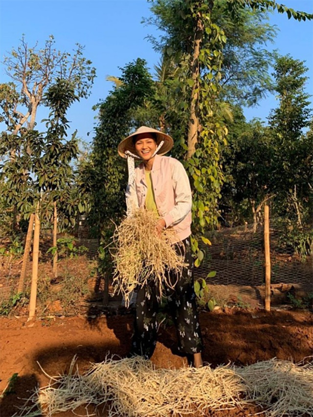  Hoa hậu HHen Niê mua mảnh đất rộng 60.000m2 tặng bố mẹ dịp năm mới - Ảnh 1.