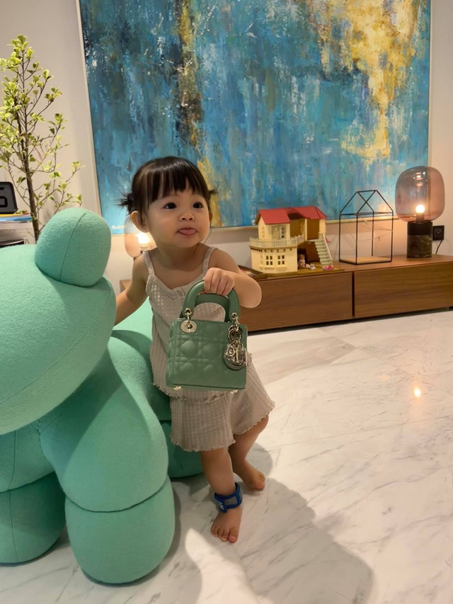  Bóc quà của dàn rich kid Vbiz: Cường Đô La - Đức Huy trao cho con xe bạc tỷ, 1 đại gia tặng ái nữ 3 căn biệt thự! - Ảnh 5.