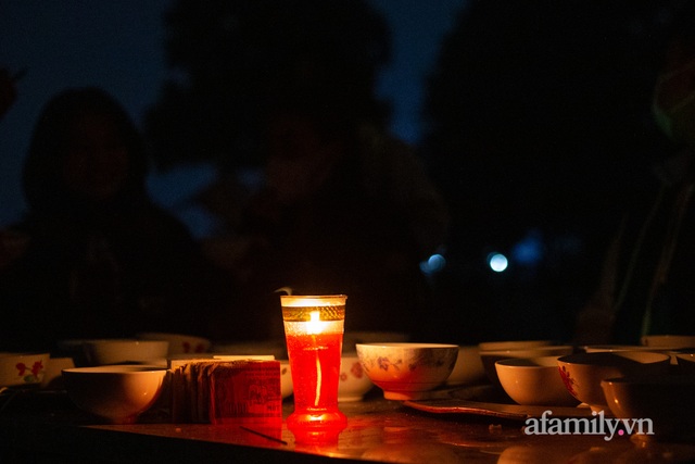 Trải nghiệm “chợ Âm – Dương” có 1 không 2 ở Bắc Ninh: Họp duy nhất 1 phiên vào đêm mùng 4 Tết, người mua không mặc cả, người bán không đếm tiền - Ảnh 9.