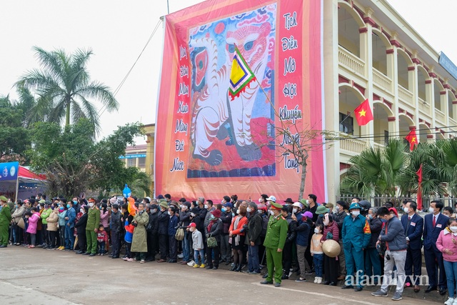 Hàng nghìn người nô nức về xem trâu hoá hổ trong Lễ hội Tịch điền Đọi Sơn - Ảnh 14.