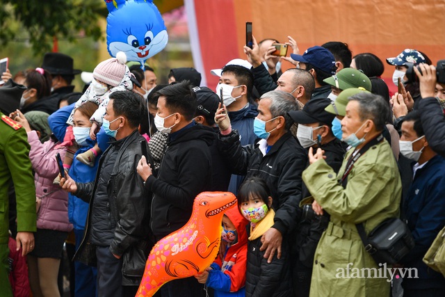 Hàng nghìn người nô nức về xem trâu hoá hổ trong Lễ hội Tịch điền Đọi Sơn - Ảnh 15.