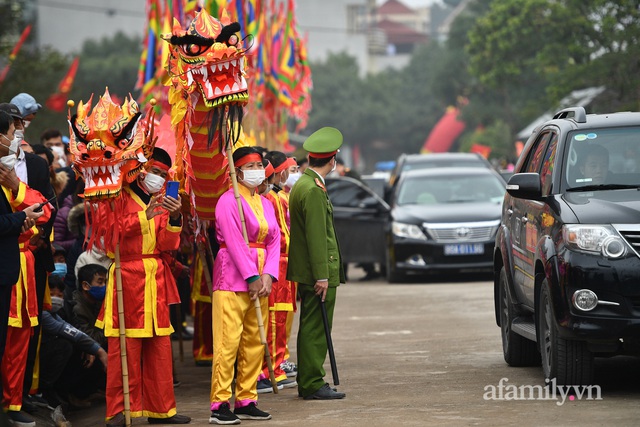 Hàng nghìn người nô nức về xem trâu hoá hổ trong Lễ hội Tịch điền Đọi Sơn - Ảnh 16.