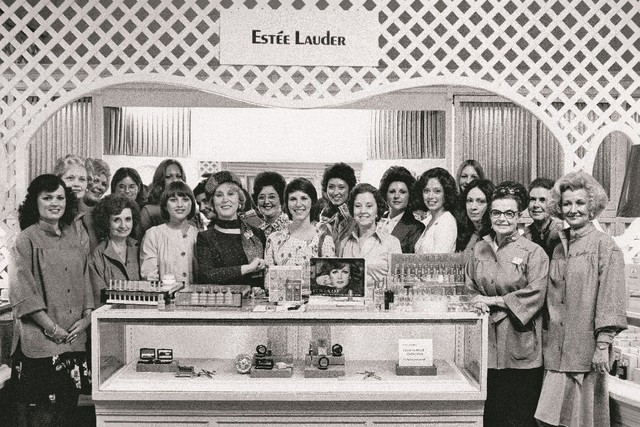 Hành trình Estée Lauder biến kem dưỡng da mặt tạo ra từ căn bếp thành đế chế làm đẹp trị giá hàng tỷ USD - Ảnh 2.