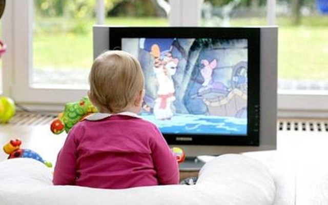Dùng điện thoại để trẻ ngồi yên và dễ bảo hơn, nhiều cha mẹ đang “hại con” mà không biết: Trẻ dưới 1 tuổi xem điện thoại càng nhiều, nguy cơ mắc chứng bệnh này càng cao Dùng điện thoại để trẻ ngồi yên và dễ bảo hơn, nhiều cha mẹ đang “hại con” mà không biết: Trẻ dưới 1 tuổi xem điện thoại càng nhiều, nguy cơ mắc chứng bệnh này càng cao