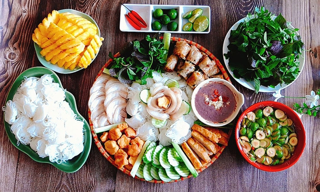 15 món ăn giúp Hà Nội được Tripadvisor bình chọn là địa điểm ẩm thực hàng đầu thế giới, khiến du khách quốc tế mê mẩn - Ảnh 3.