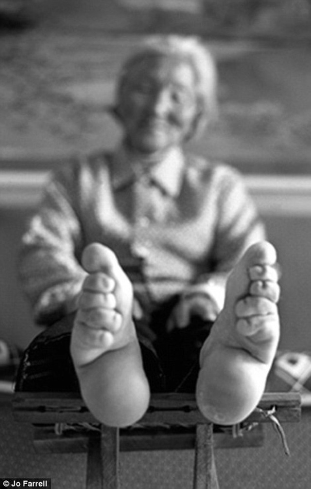 Hình ảnh của những đôi chân gót sen cuối cùng tại Trung Quốc: Nhân chứng sống ám ảnh về hủ tục đau thương bậc nhất thời phong kiến - Ảnh 3.