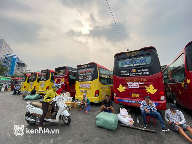  “Dịch đã khó rồi mà xăng còn tăng cao nữa, phải bán nhà để gồng thôi” - Ảnh 4.