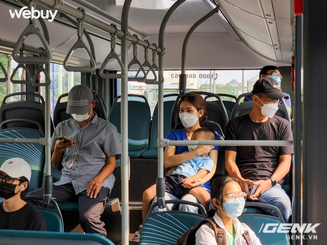  Bỏ 7K trải nghiệm xe buýt điện đầu tiên ở Sài Gòn: Có wifi, cổng sạc USB xài tẹt ga, bonus cực nhiều tiện ích đáng khen  - Ảnh 34.
