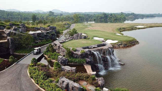 Khám phá những Sân Golf đẹp như mơ của các đại gia Việt - Ảnh 2.