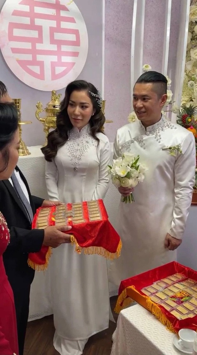     Groom's family in 100 gold tree engagement ceremony: The man who used to go to Shark Tank to ask for capital, was forbidden to be loved by his wife's family because of his naughty appearance - Photo 1.