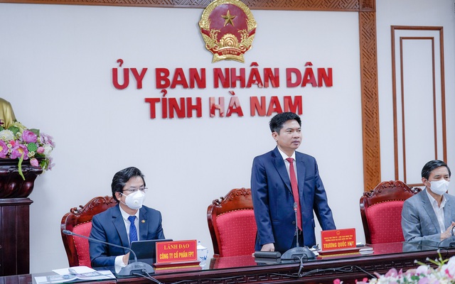 Ông Trương Quốc Huy – Chủ tịch UBND tỉnh Hà Nam - cùng lãnh đạo Tập đoàn FPT.