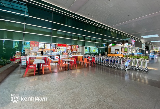 Hình ảnh bất ngờ tại sân bay Tân Sơn Nhất ngày đầu mở cửa đón khách du lịch quốc tế - Ảnh 15.