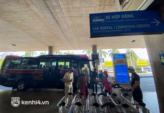 Hình ảnh bất ngờ tại sân bay Tân Sơn Nhất ngày đầu mở cửa đón khách du lịch quốc tế - Ảnh 8.