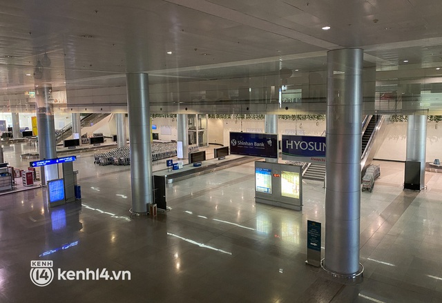 Hình ảnh bất ngờ tại sân bay Tân Sơn Nhất ngày đầu mở cửa đón khách du lịch quốc tế - Ảnh 9.