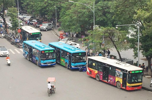  Giảm 15% tần suất xe buýt Hà Nội từ ngày 16/3  - Ảnh 1.