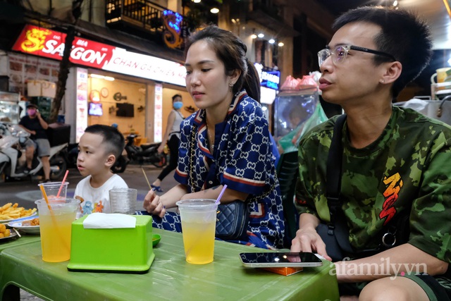 Đêm đầu tiên hàng quán ăn uống được hoạt động sau 21h, phố không ngủ của Hà Nội trở về đúng như tên gọi - Ảnh 15.
